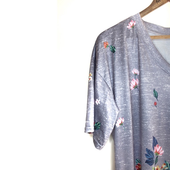 Couer DE Vague France NWT Grey VNeck Floral Top XL - Picture 2 of 7